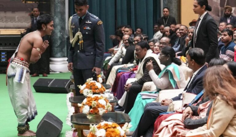 photo_6059940345329421530_w