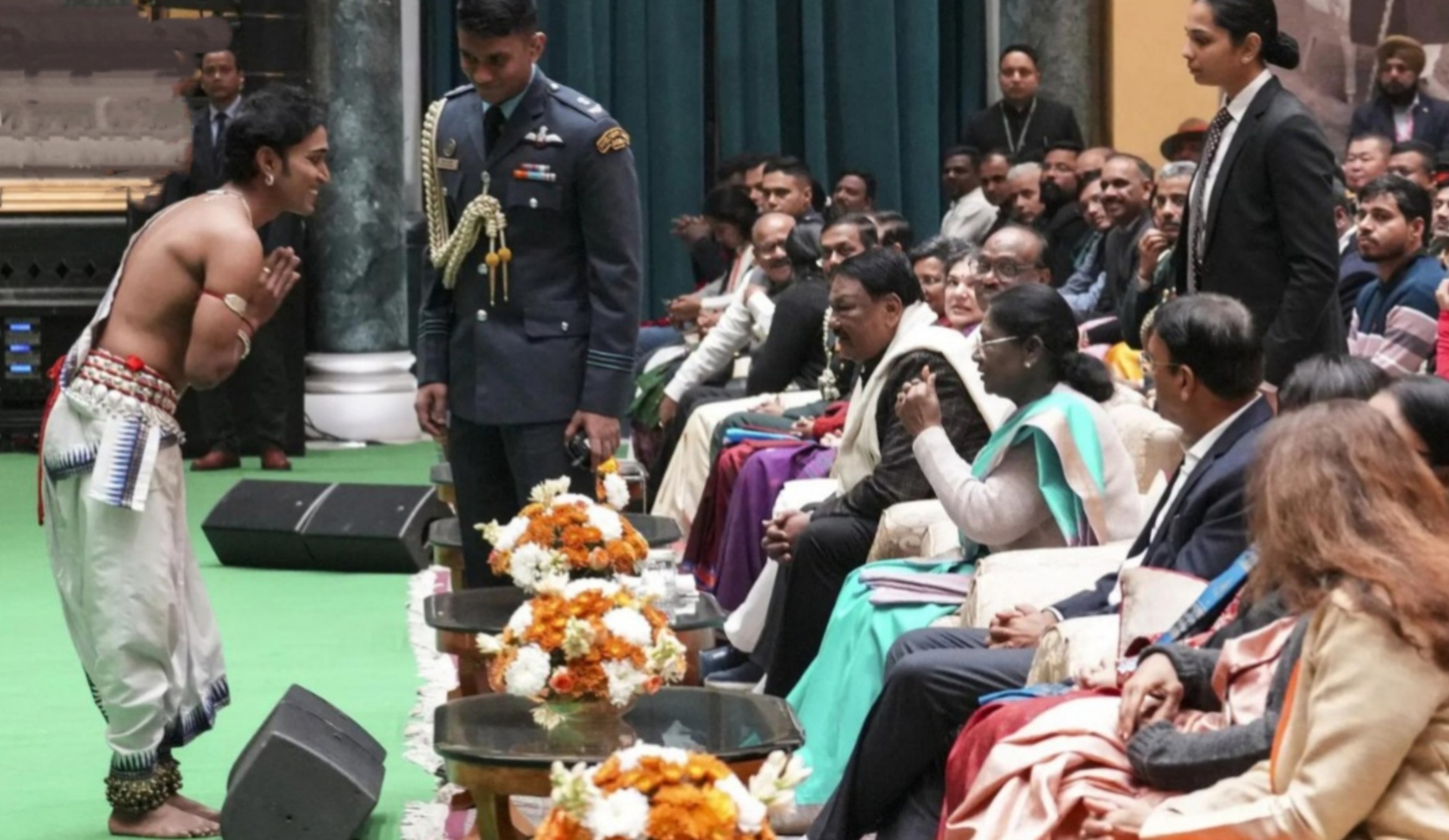 photo_6059940345329421530_w